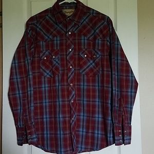 Wrangler western snap long sleeve shirt. Size M